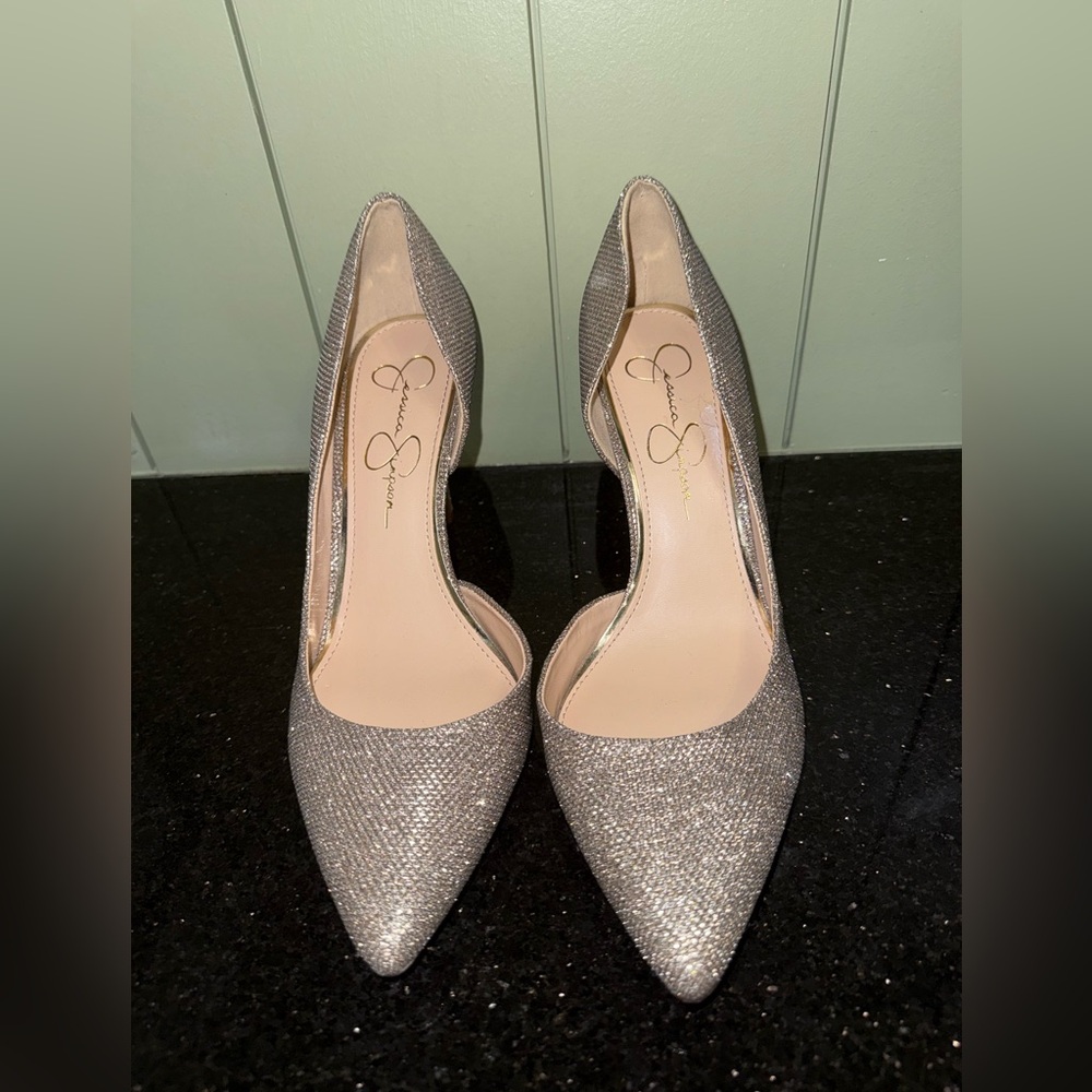 ✨👠Jessica Simpson Silver Glitter D'Orsay Pointed Pumps✨